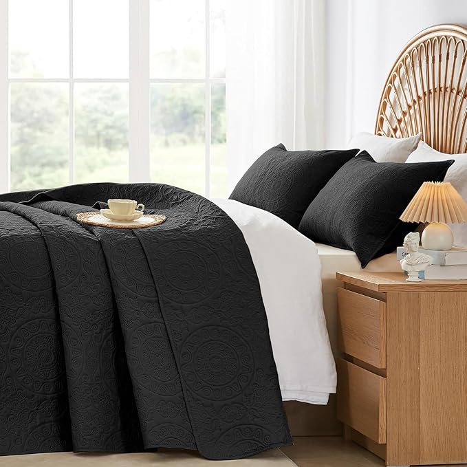 WURUIBO Black Quilt Set King/Cal King Size, Embossing Microfiber Bedspreads - Image 3