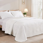 Exclusivo Mezcla California King Quilt Bedding Set, Lightweight White Quilts - Image 2