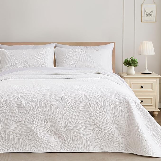 Exclusivo Mezcla California King Quilt Bedding Set, Lightweight White Quilts by ExclusivoMezcla