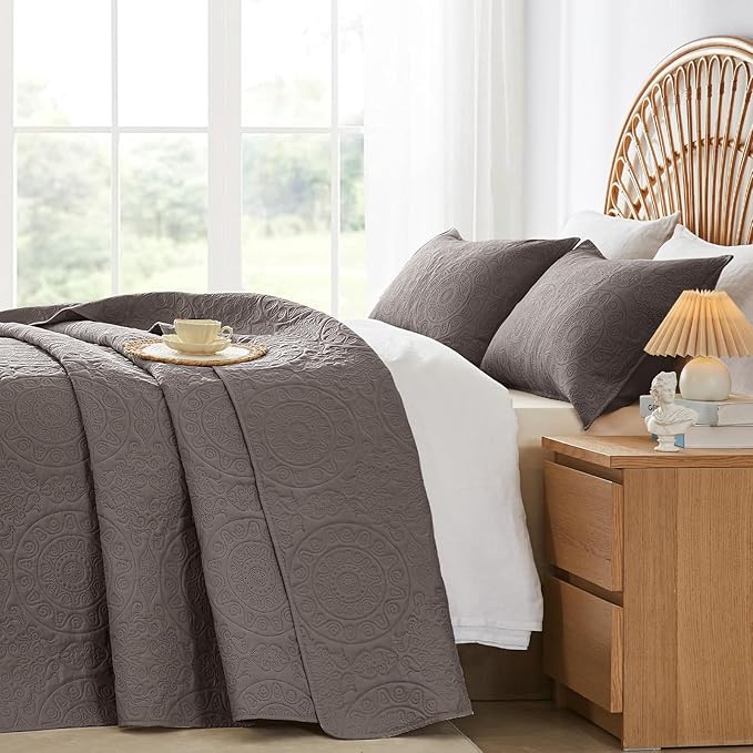 WURUIBO Dark Gray Quilt Set King/Cal King Size, Embossing Microfiber Bedspreads - Image 3