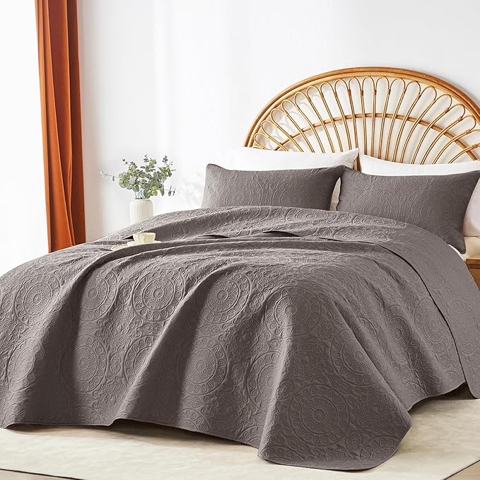 WURUIBO Dark Gray Quilt Set King/Cal King Size, Embossing Microfiber Bedspreads - Image 2
