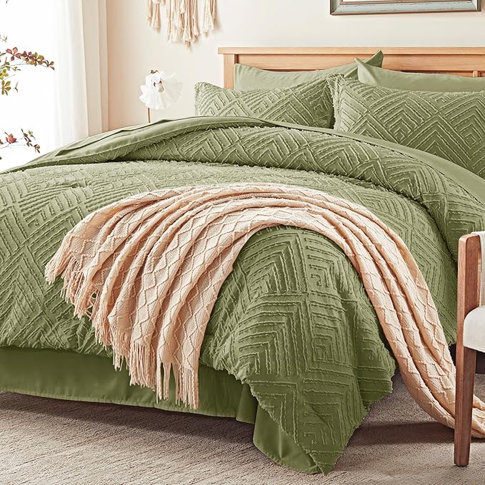 Zzlpp Queen Comforter Set 7 pieces, Army Green Tufted Bed in a Bag - Image 2