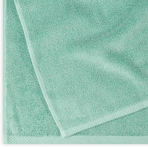 Amazon Basics 2-Pack Quick-Dry Lightweight Moisture Absorbing Bath Towel - Image 2